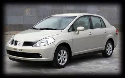 Nissan Tiida sedan